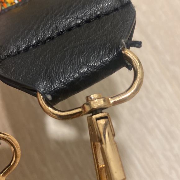 Reversible Black/Woven Fabric purse strap with gold tone hardware - Picture 9 of 9